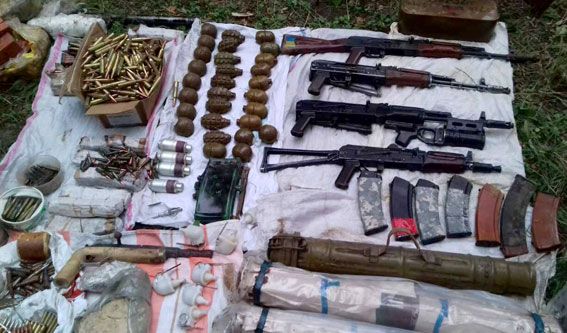 В приватному будинку на Полтавщині знайшли вражаючий арсенал зброї (фото, відео)