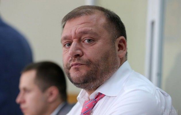Михайло Добкін вільно залишив суд після рішення про арешт та роздає інтерв'ю (відео)