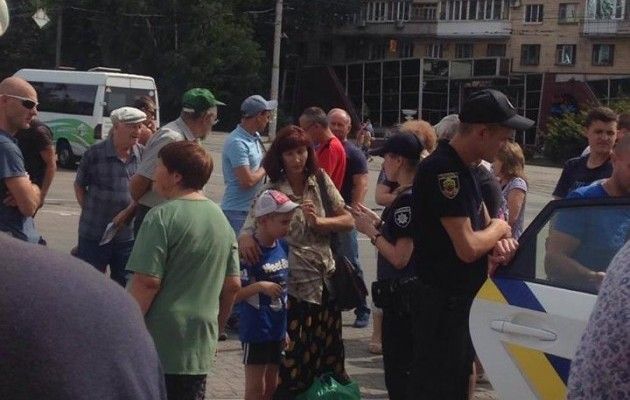 У центрі Запоріжжя чоловік вистрелив у живіт жінки (відео)