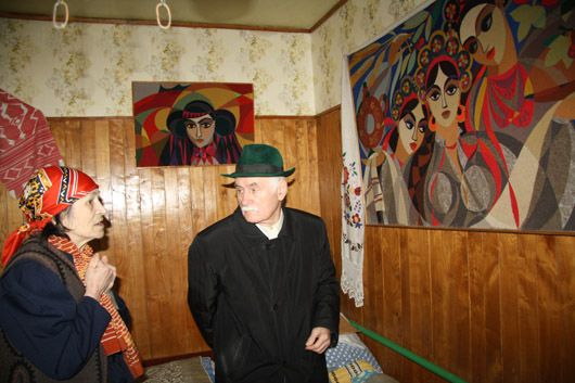 «До п’ят коса не діставала лише на долоню»