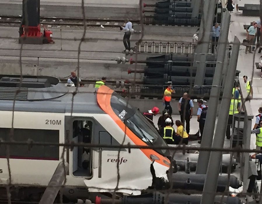 У Барселоні потяг протаранив перон: 48 постраждалих (фото)