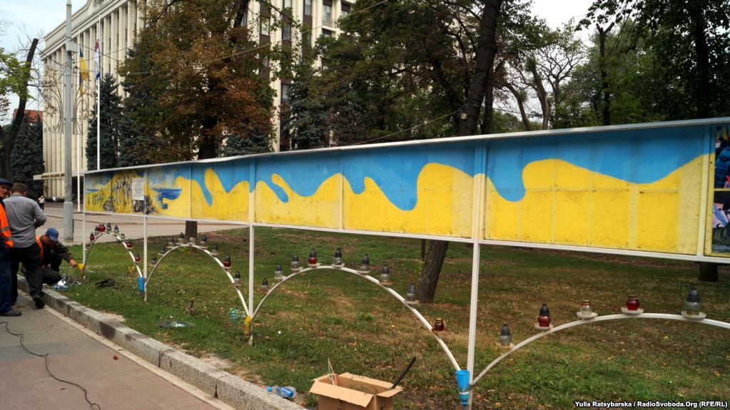 В Дніпрі сплюндрували частину Алеї Пам’яті воїнів АТО та майданівців