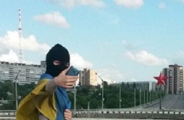 В Україні запустили проект "Селфі з прапором"