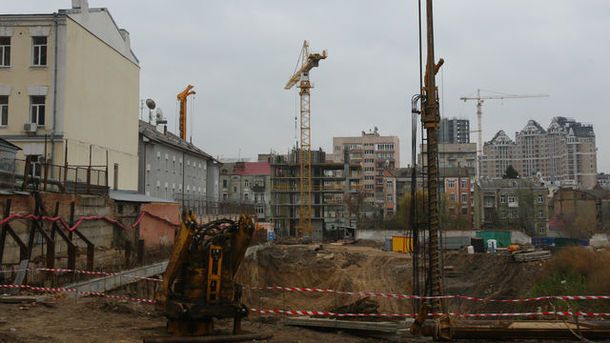 Чиновники відмовляються скасовувати дозвіл на скандальну забудову Сінного ринку
