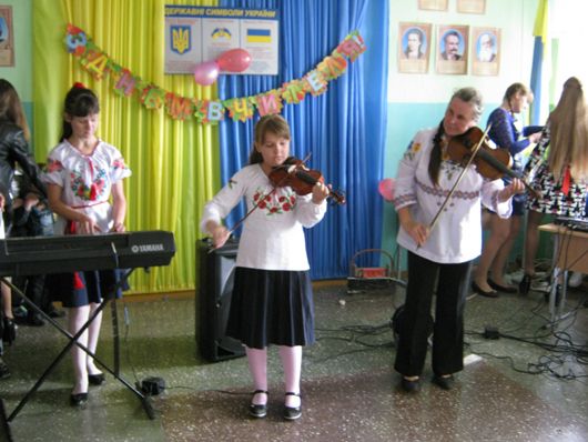 Допомога талантам: як у селі на Харківщині попри всі труднощі виховують музикантів