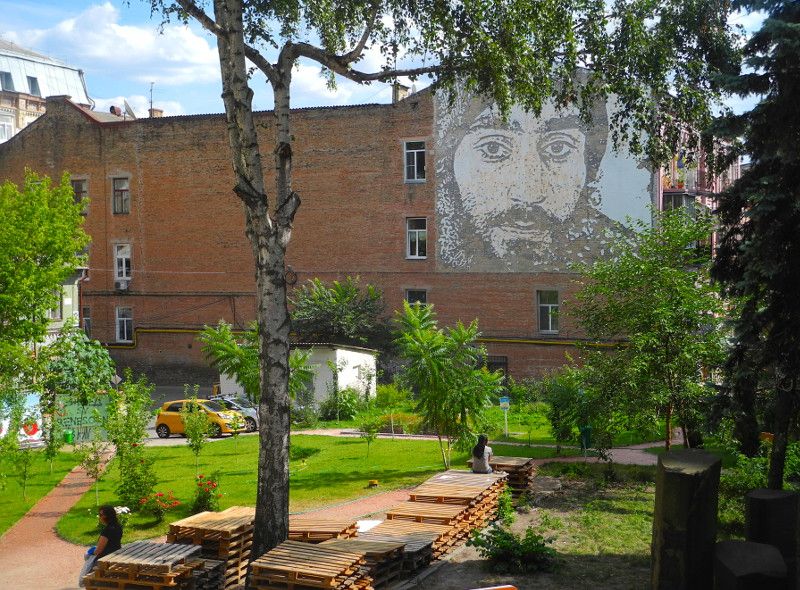 У Києві остаточно повернули громаді сквер Небесної сотні