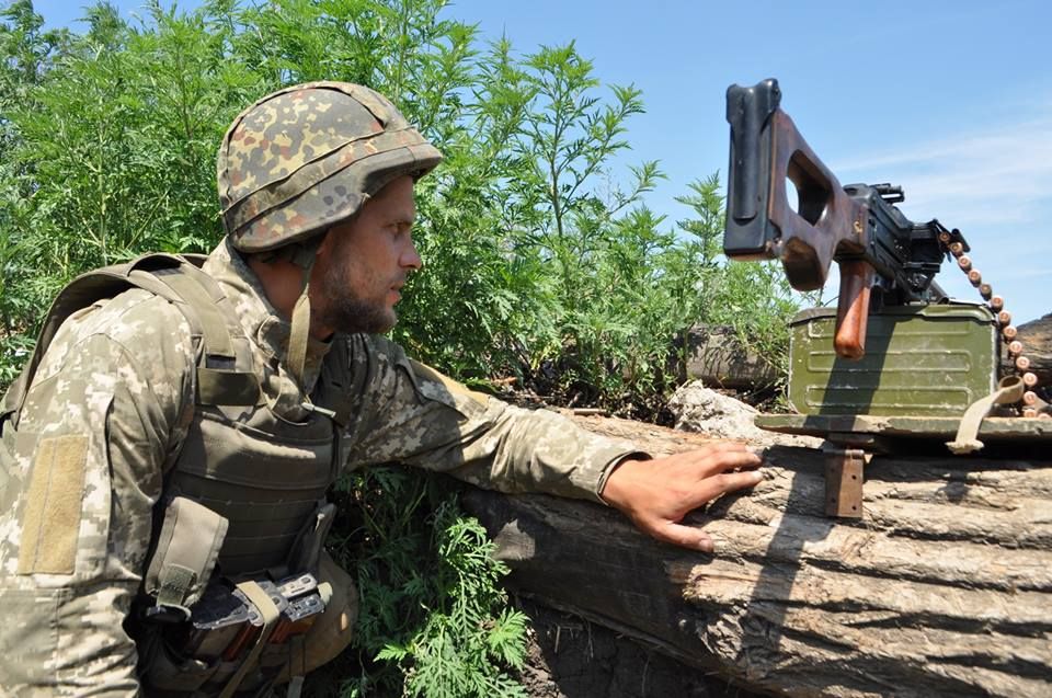 Під Маріуполем обстріляли позиції ЗСУ з важкої артилерії