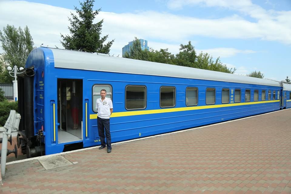 «Укрзалізниця» не обладнала кондиціонерами 62% вагонів