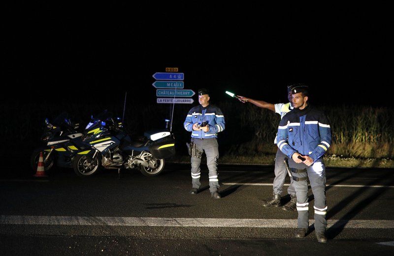 Під Парижем авто в’їхало у піцерію: загинула дитина