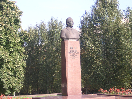 На усе заради генсека: у Кам’янському для погруддя Леоніда Брежнєва створили музей