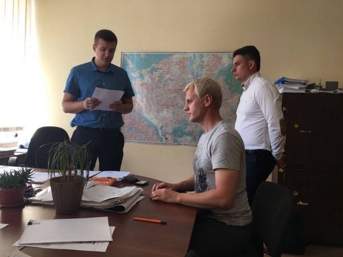 Голові Центру протидії корупції Віталію Шабуніну вручили підозру в побитті чоловіка