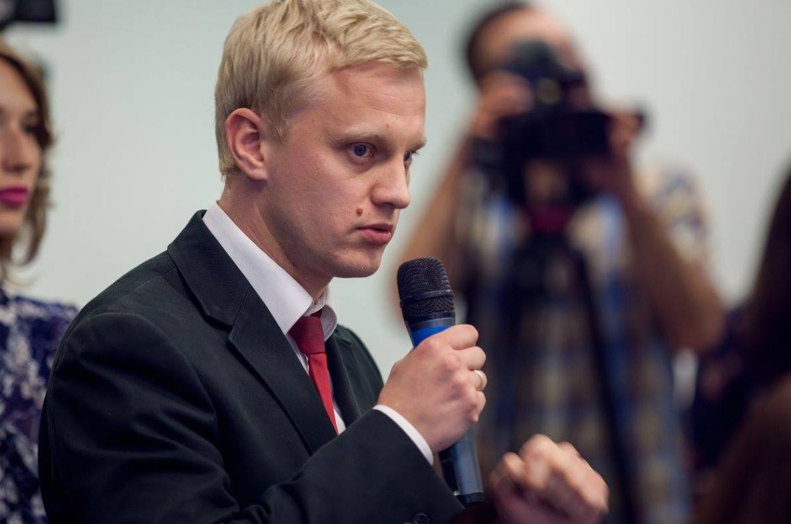 Суд зобов'язав Шабуніна повідомляти про зміну роботи та житла