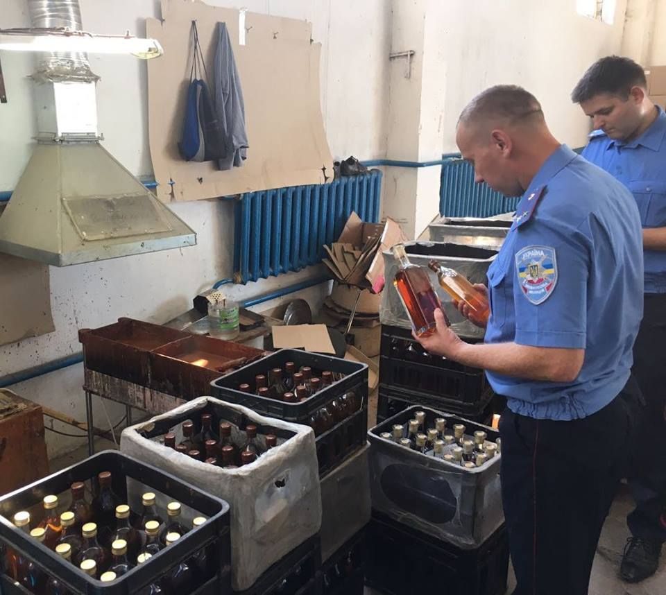 Податківці обшукали спиртзаводи в 15 областях (фото)