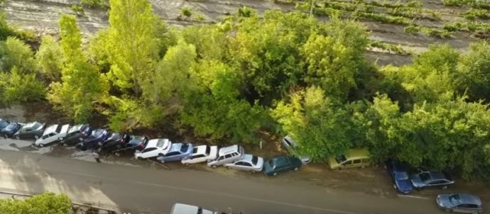 Під Судаком потік багнюки зніс з траси 15 авто (фото)
