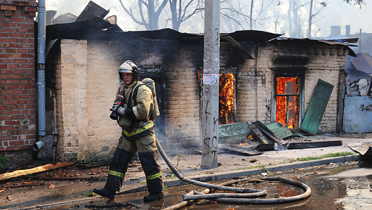 Масштабна пожежа в Ростові-на-Дону: місцеві підозрюють підпал