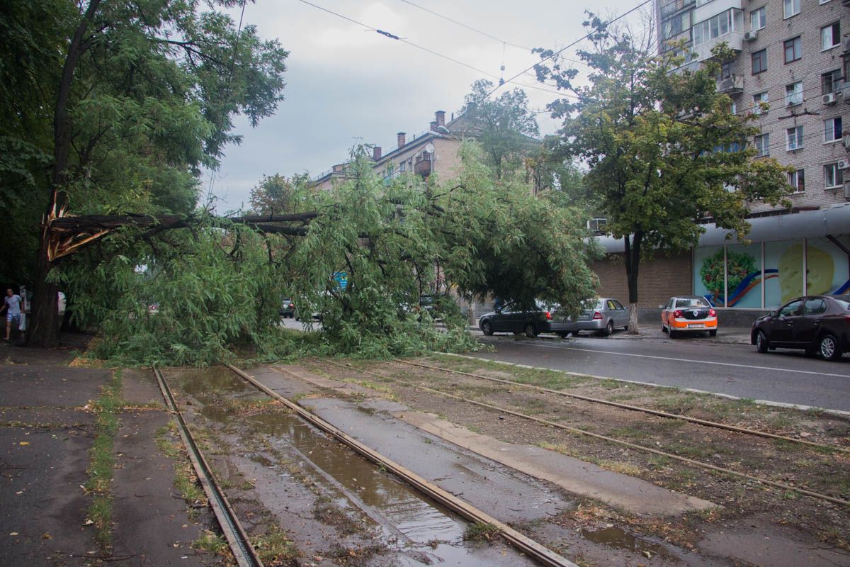 У Дніпрі пройшов буревій з градом (відео)