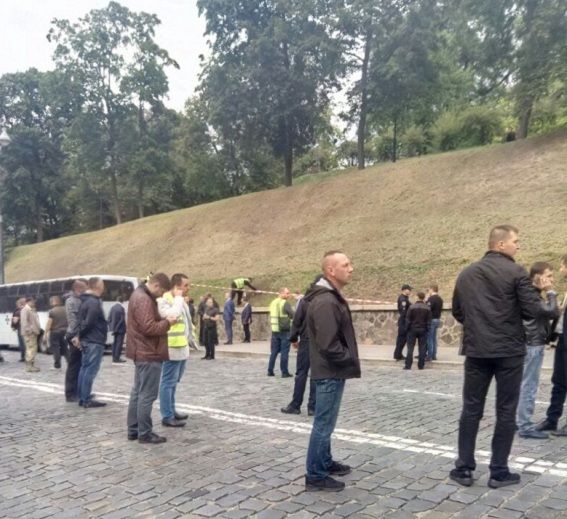 У постраждалих від вибуху біля Кабміну витягнули алюмінієві осколки