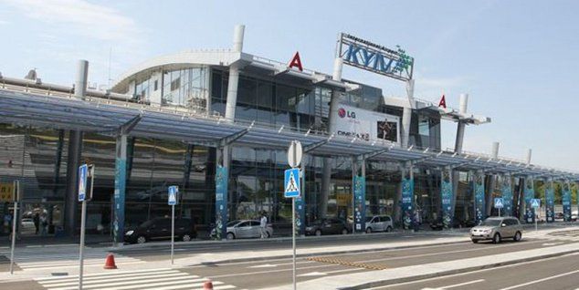 У київському аеропорту застрягли майже 100 туристів через туроператора