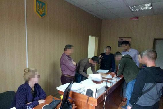 У Полтаві суддю спіймали з хабарем за справу на 100 тисяч гривень (фото)