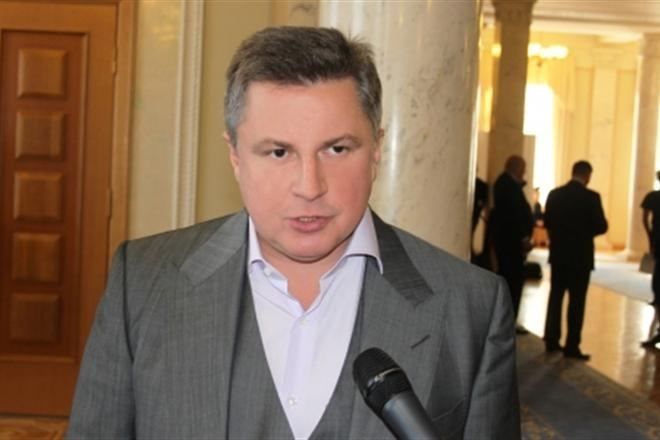 У сина Азарова арештували 10 рахунків у європейських банках