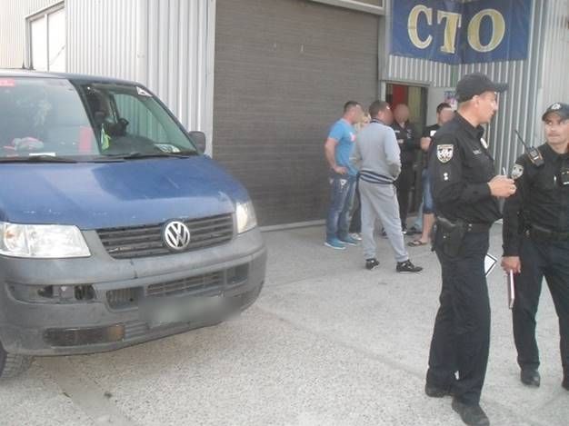 У Києві побили битою працівників СТО (фото)