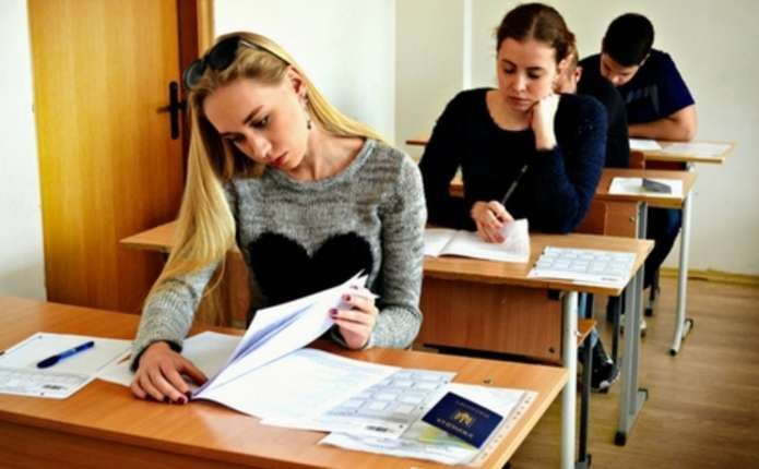 Російську мову виключили із переліку предметів ЗНО