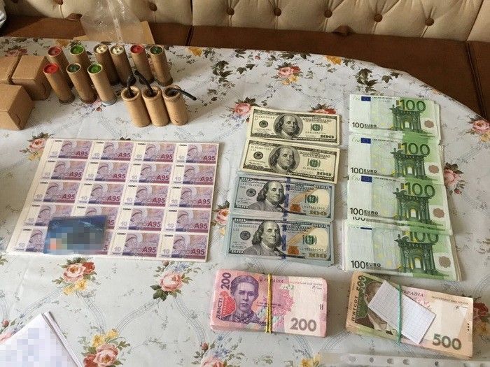 Одного з начальників ДСО викрили на хабарі (відео)
