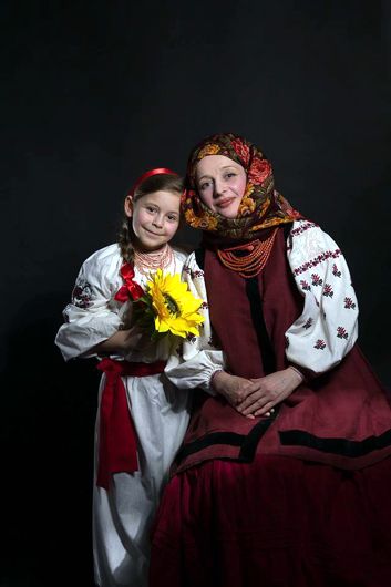 Не вінками єдиними: у Черкасах показали традиційні головні убори заміжніх українок
