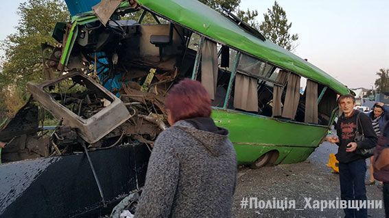 В Ізюмі постраждало в масштабній аварії 23 людини
