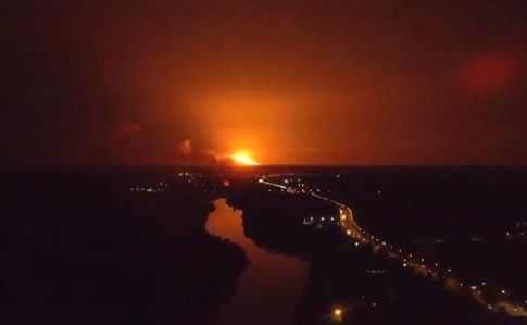 Вибухи військових складів у Калинівці: земля дрижить, ночують в бомбосховищах