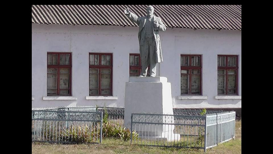 Інститут нацпам’яті просить правоохоронців розібратися із ремонтом пам’ятників Леніну на Одещині