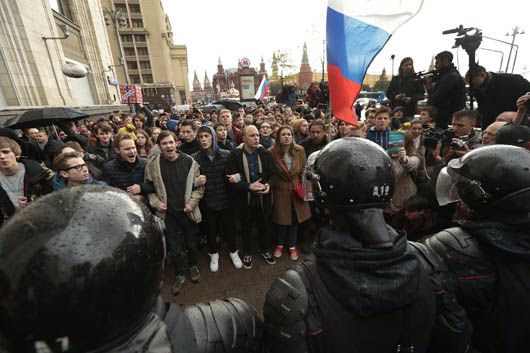 Затриманих у суботу учасників антипутінських мітингів відпустили