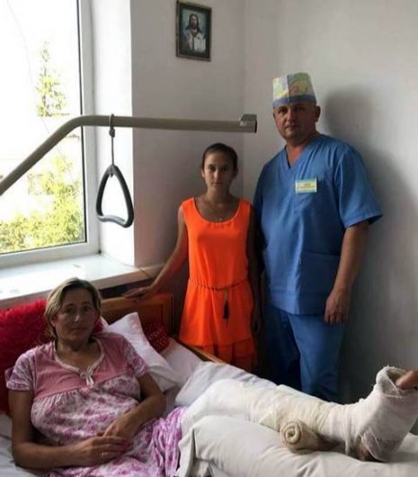 Лікарі від Бога і ангел-рятівник: на Тернопільщині жінці врятували відсічену косаркою ногу