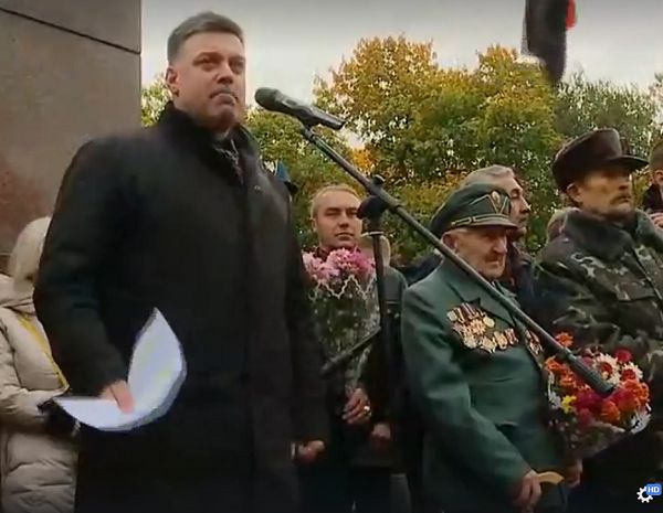 Тягнибок на «Марші слави» у Києві закликав Порошенка повернути звання Героїв України Бандері та Шухевичу