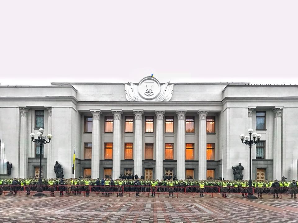 У Києві перекрито правоохоронцями весь урядовий квартал (фото)