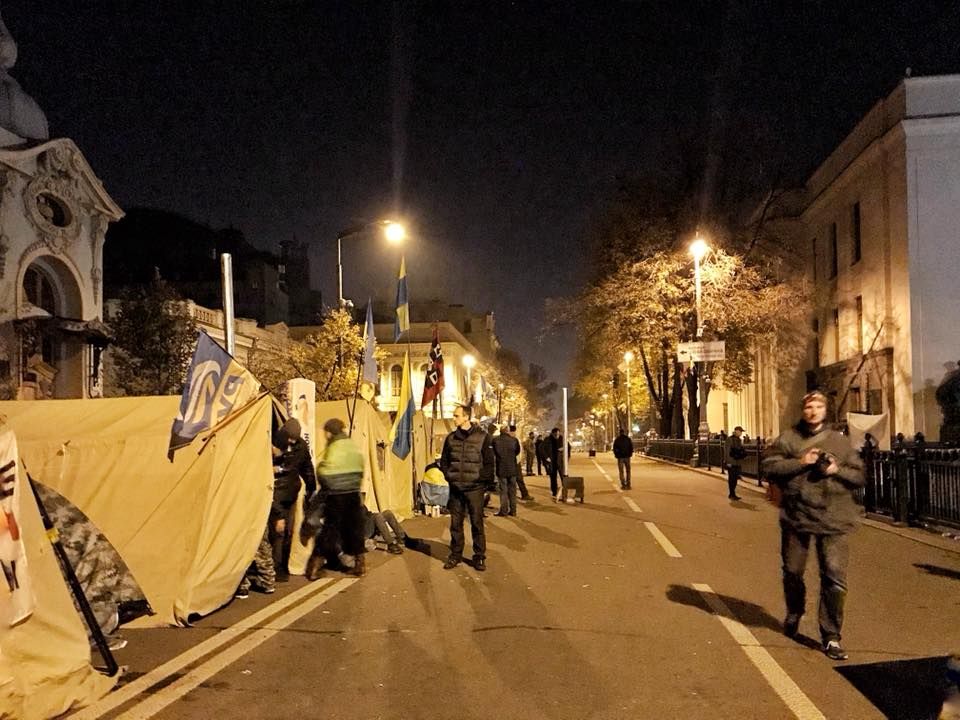 Мітинги під Верховною Радою: на Грушевського стоять намети, які поліція обіцяє не зносити