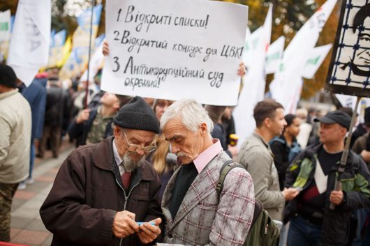 Підсолодили пігулку: Рада ухвалила медреформу, але не запропоновану Супрун
