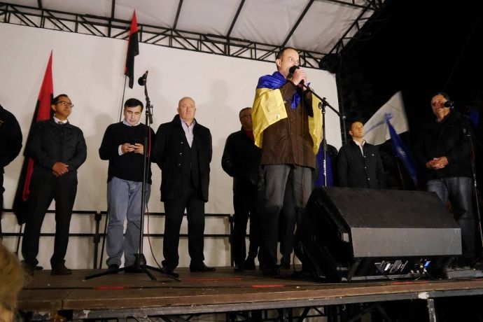 Під Радою лишилися тільки прихильники Саакашвілі