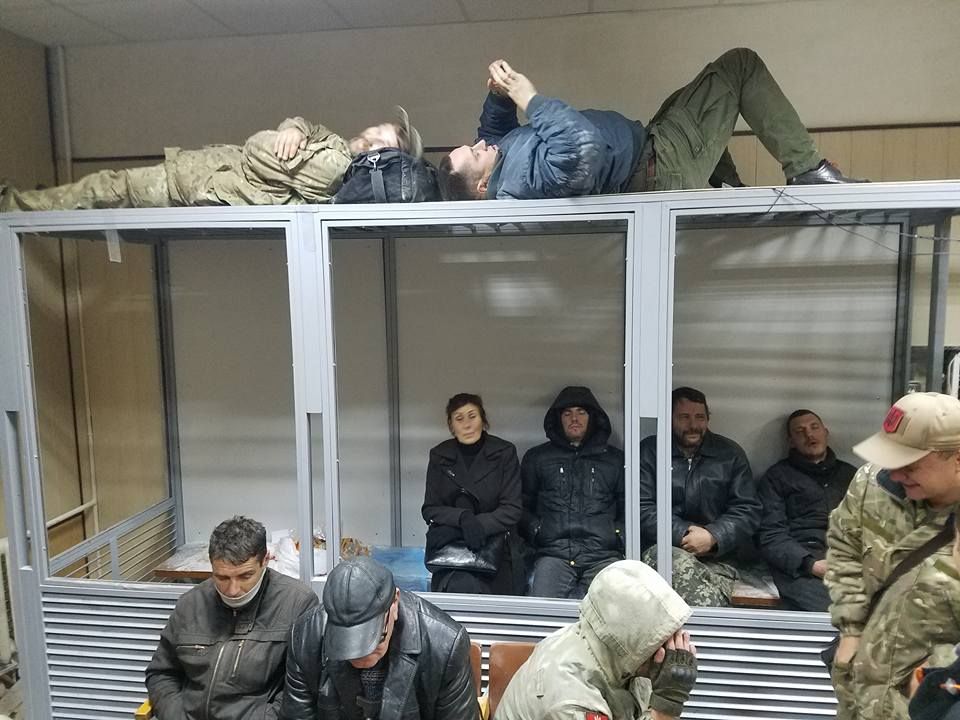 Коханівський із соратниками забарикавалися в суді