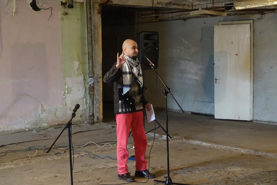 Поет Артем Полежака випав з вікна, лікарі відмовились допомогати без грошей