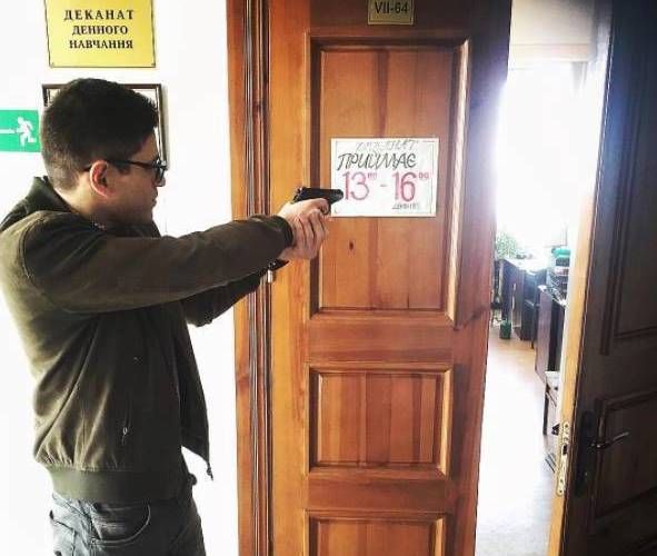 У Харкові затримали групу молодиків після стрілянини з балкона (відео)