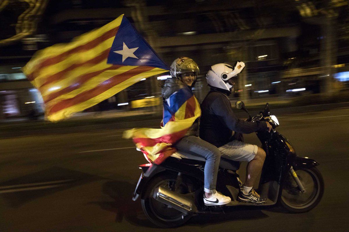 Прем’єр Іспанії розпустив парламент Каталонії після голосування за незалежність