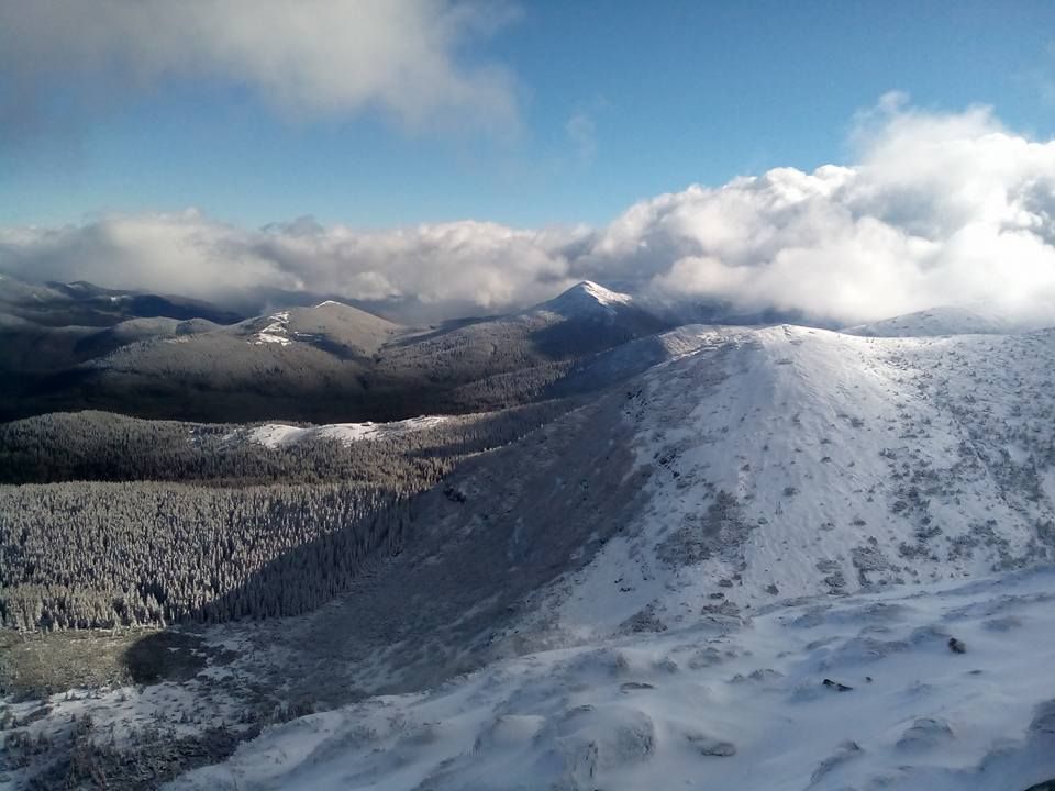 Гора Говерла засипана снігом (фото)