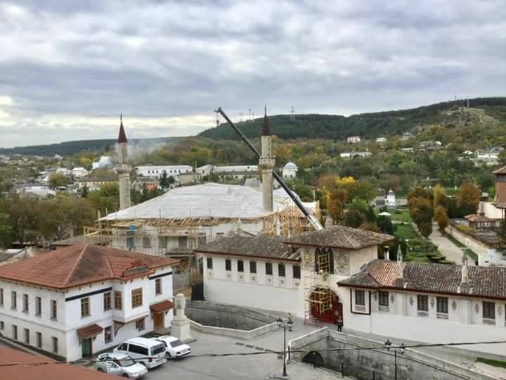 У Бахчисараї знищують Ханський палац недолугими ремонтами та прибиранням (фото)