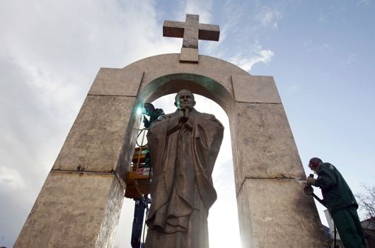 Верховний суд Франції наказав прибрати хрест iз пам’ятника Папі Івану Павлу ІІ