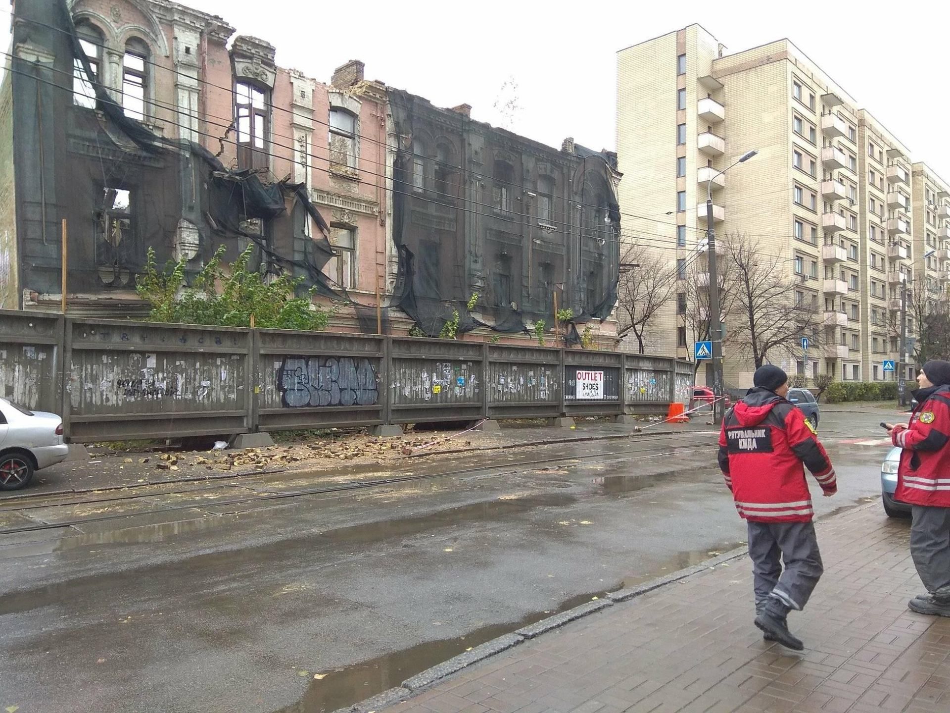 На Подолі розвалюється будинок XIX століття