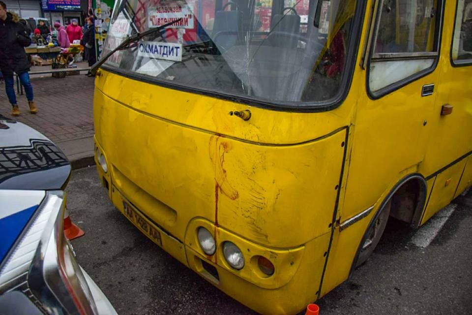 У Києві наїхала на пасажирів маршрутка: 2 загиблих (фото)