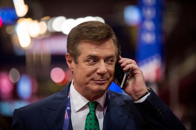 Пол Манафорт подорожував світом із декількома паспортами та телефоном із фіктивною реєстрацією