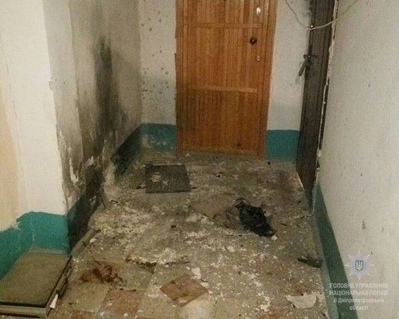 У Дніпрі квартирні крадії кинули гранату в поліцейських: 5 осіб поранені (фото)