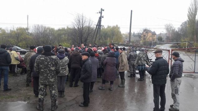 Під Вінницею перекрили вхід до дослідної станції садівництва